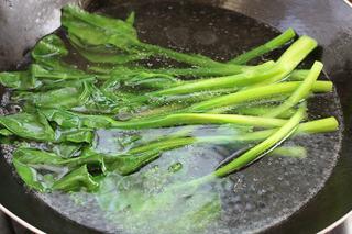 Blanched Chinese Broccoli with Oyster Sauce step 3: Bring a large pot of water to a boil. Add the salt and a few drops of cooking oi
