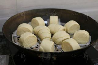 Steamed Milk Bread Rolls step 11: Steam over boiling water for 10 minutes. Turn off the heat and let the rolls res