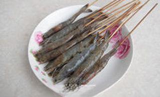 Oven-Baked Salt and Pepper Shrimp Recipe step 6: Thread the shrimp onto clean bamboo skewers and brush lightly with cooking oil.