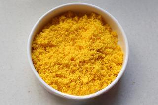 Melt-in-Your-Mouth Cornstarch Cookies step 3: Press the cooked egg yolks through a fine sieve to create a smooth egg yolk powd