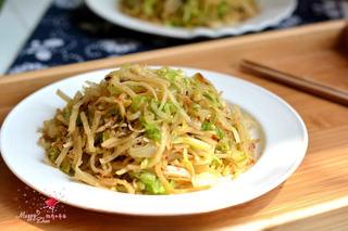 Stir-Fried Pancake Strips with Napa Cabbage step 12: Serve immediately. Drizzle with black vinegar and chili oil if desired.