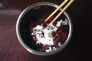 Spiced Beef Jerky Recipe step 2: Mix the beef with all seasonings except the maltose and water until evenly combi