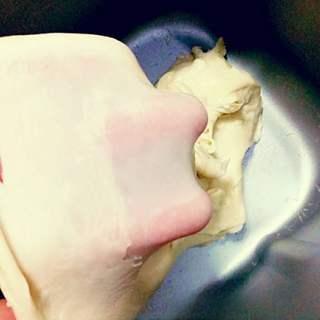 Sweet Red Bean Milk Bread Rolls Recipe step 3: Knead until the dough reaches the windowpane stage, then cover and let rise unti