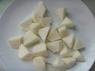Candied Chinese Yam Recipe step 1: Wash, peel, and cut the Chinese yam into bite-sized chunks.