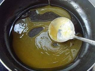 Candied Chinese Yam Recipe step 7: Cook over low heat, stirring continuously until the sugar melts completely.