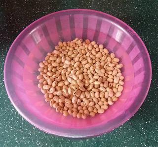 Savory Tofu Pudding step 2: Soak the soybeans overnight until fully hydrated.