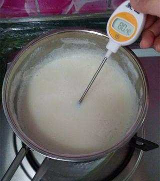 Savory Tofu Pudding step 9: Allow the soy milk to cool to approximately 80°C (176°F).