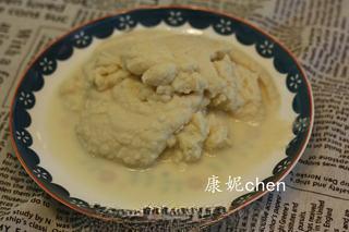Sweet Soy Pulp and Cornmeal Steamed Cakes step 5: Reserve 150g of the soy pulp (okara) remaining after filtering.