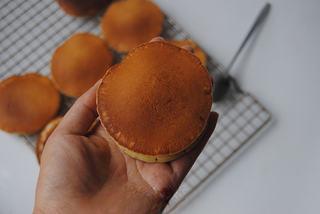 Japanese Dorayaki Recipe step 12: Spread purple sweet potato filling on one pancake and top with another pancake t