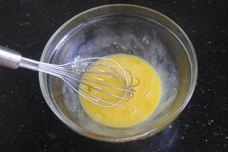 Japanese Dorayaki Recipe step 3: Whisk the egg until smooth.