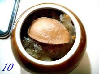 Buddha Jumps Over the Wall Recipe step 10: Place the abalone on top of all ingredients.