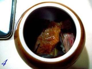 Buddha Jumps Over the Wall Recipe step 4: Layer the braised chicken on top.