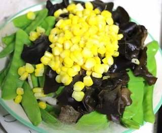 Quick Stir-Fried Mixed Vegetables step 5: Heat oil in a wok or skillet over medium-high heat.