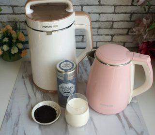 Ceylon Milk Tea Recipe step 1: Prepare the Ceylon black tea, fresh milk, boiling water, and tea maker.
