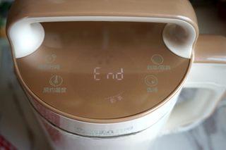 Ceylon Milk Tea Recipe step 7: Continue heating until the milk tea is smooth and aromatic.