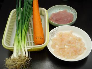 Crystal Shrimp Dumplings (Har Gow) step 1: Prepare the prawns, lean pork, carrot, ginger, and green onion.