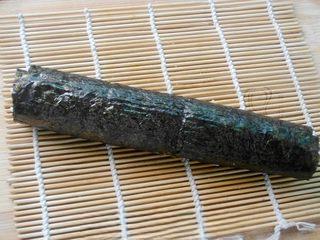 Grilled Eel Sushi Rolls step 5: Press gently while rolling to form a compact and firm sushi roll.