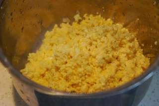 Soft Corn Pancakes step 3: Remove the corn kernels from the cob and rinse them well.