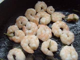 Shrimp with Dragon Well Tea Recipe step 8: Transfer to a serving plate and serve immediately.