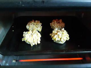 Red Bean Puff Pastry Recipe step 9: Bake in a preheated 200°C (392°F) oven for about 30 minutes or until golden brow