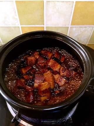 Clay Pot Braised Pork Belly Recipe step 10: When the pork is tender, remove it from the clay pot.