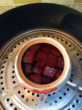 Clay Pot Braised Pork Belly Recipe step 11: Transfer the pork to a heatproof bowl, skin-side up. Spoon some braising liquid 