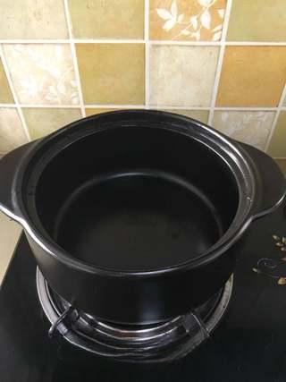 Clay Pot Braised Pork Belly Recipe step 3: Prepare a clay pot or casserole.