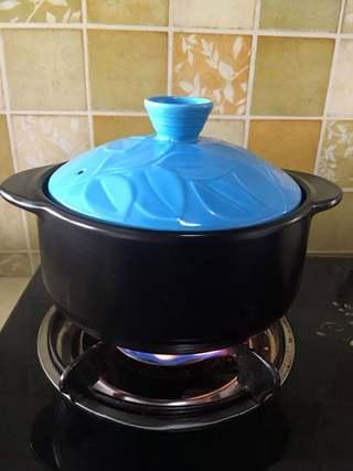 Clay Pot Braised Pork Belly Recipe step 9: Bring to a boil over high heat. Reduce to low heat and simmer for 1½ to 2 hours,