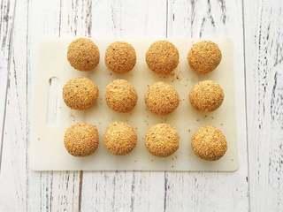 Cheese-Filled Sweet Potato Sesame Balls step 6: Repeat until all dough and filling have been used.