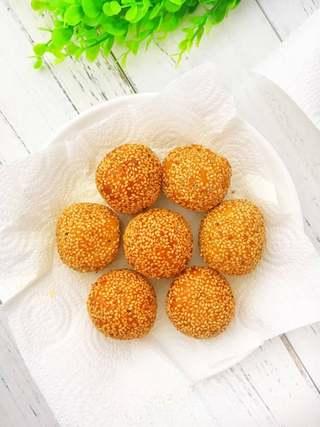 Cheese-Filled Sweet Potato Sesame Balls step 8: Allow them to cool slightly before serving.