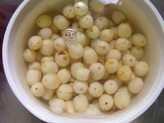 Sweet Lotus Seed Pudding step 2: Soak the lotus seeds overnight. During warm weather, refrigerate them while soak