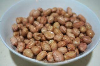 Peanut Cucumber Salad Recipe step 1: Soak the peanuts in cold water for 5 minutes, then drain.