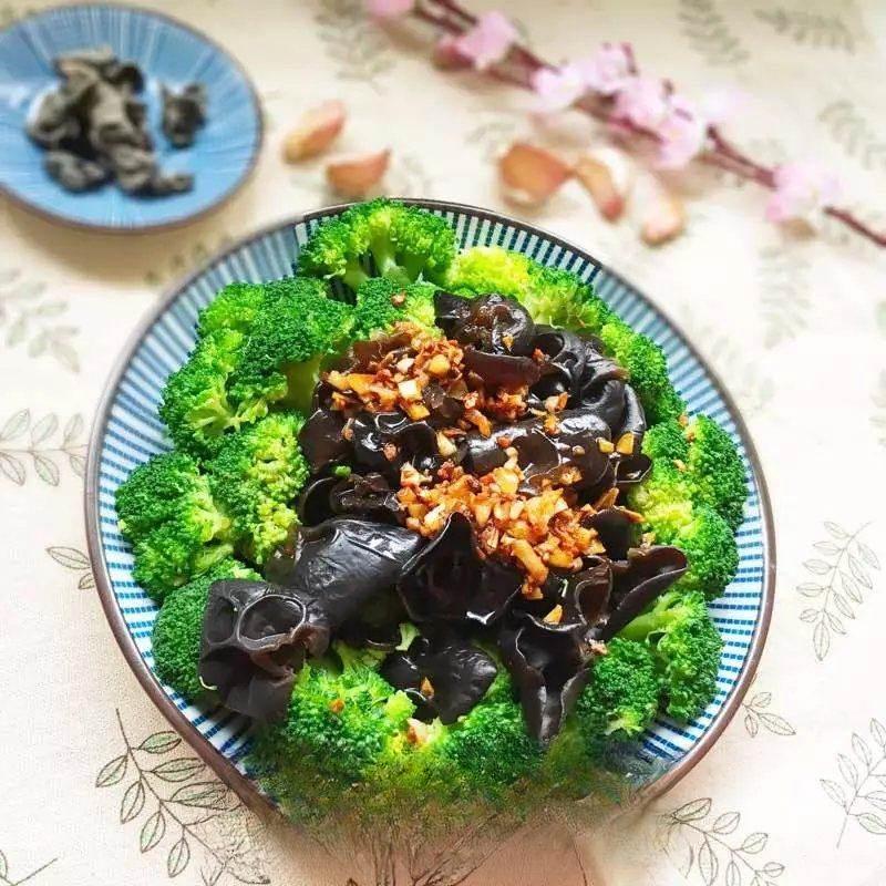 Broccoli and Wood Ear Mushroom Salad Recipe recipe photo