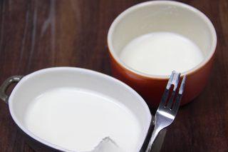 Double-Skin Milk Pudding with Red Beans step 4: Ensure the milk skin remains intact at the bottom of the bowl.