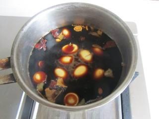 Beer-Braised Quail Eggs step 8: Bring to a boil over high heat for 2 minutes, then turn off the heat and let the