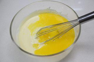 Japanese Cotton Cheesecake Recipe step 2: Melt the butter separately and stir it into the cream cheese mixture.