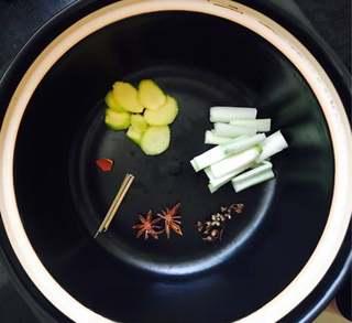Braised Pork Ribs with Winter Melon step 4: Place the aromatics and seasonings in the bottom of a clay pot.