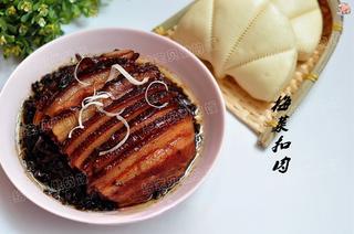 Steamed Pork Belly with Preserved Mustard Greens step 15: Serve hot with the preserved greens layered beneath the pork.