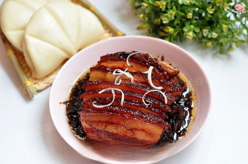 Steamed Pork Belly with Preserved Mustard Greens finished dish
