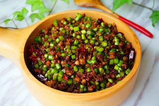 Garlic Chives Stir-Fry with Ground Pork step 5: Sprinkle with chopped scallions and serve immediately.