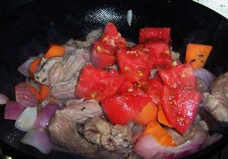 Tomato Braised Beef Brisket step 10: Add the chopped tomato and continue stir-frying.