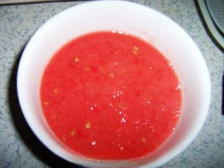Tomato Braised Beef Brisket step 5: Blend the second tomato into a smooth puree and set aside.