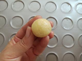 Coconut Custard Balls step 9: Divide the chilled dough into 30 equal portions, about 9 g each.