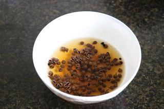 Lamb and Cabbage Dumplings Recipe step 1: Pour hot water over the Sichuan peppercorns and allow them to steep until comple