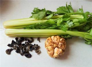 Celery Stir-Fry with Lily Bulbs and Wood Ear Mushrooms step 1: Prepare and measure all the ingredients.