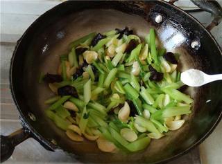 Celery Stir-Fry with Lily Bulbs and Wood Ear Mushrooms step 9: Season with salt to taste, toss well, and serve immediately.
