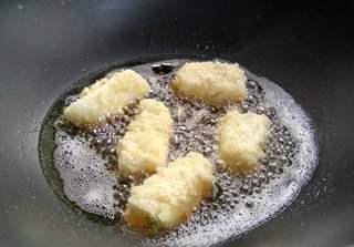 Crispy Fried Milk Recipe step 9: Heat oil to 175°C (350°F) and fry until the coating begins to set.
