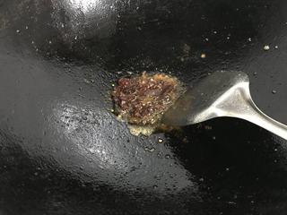 Spicy Stir-Fried Crab step 12: Add the mushrooms and onion and stir-fry for 2 to 3 minutes.