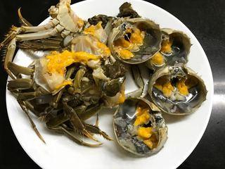 Spicy Stir-Fried Crab step 3: Cut each crab into halves or serving-size pieces.