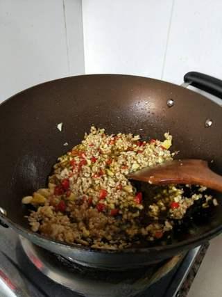 Spicy Glass Noodles with Minced Pork step 5: Cook until the pork is lightly browned. Add the ginger, garlic, chili peppers, a